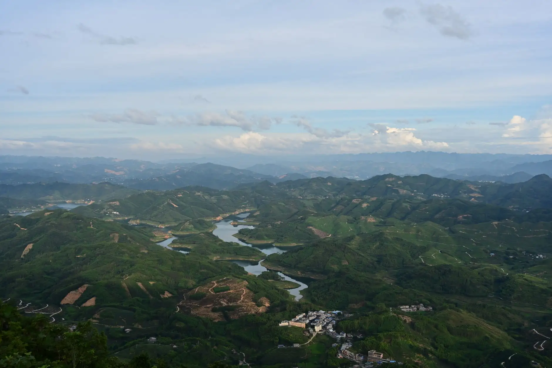 断桥铝门窗在重庆高层住宅中的节能应用与安装规范