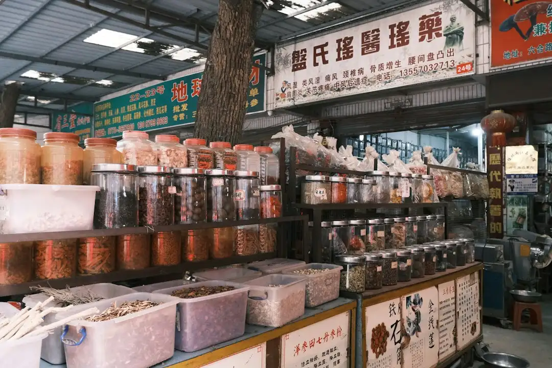 铝合金门窗工程中隔热断桥型材的选型与节能效果分析