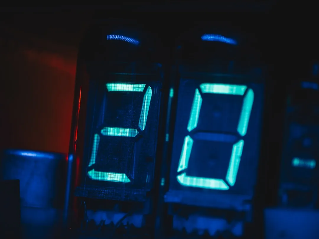 断桥铝门窗与普通铝合金门窗节能性能对比分析